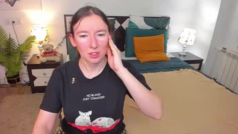 Snapshot of catherinewalls chatting on 11/28/25, 05:32 Catrin online show from 11/28/25, 05:32