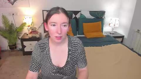 Snapshot of catherinewalls chatting on 12/01/25, 11:54 Catrin online show from 12/01/25, 11:54