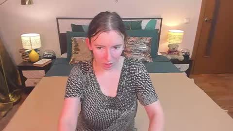 Snapshot of catherinewalls chatting on 12/17/25, 03:56 Catrin online show from 12/17/25, 03:56