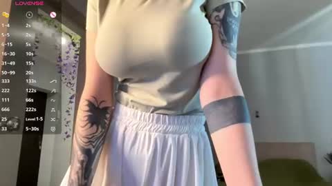 Snapshot of catherynfelton chatting on 07/22/26, 06:16 Roniy online show from 07/22/26, 06:16