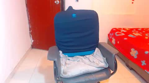 Snapshot of cathi_nahomi chatting on 11/30/25, 07:12 cathi_nahomi online show from 11/30/25, 07:12