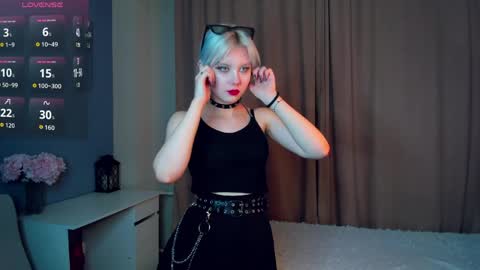 Mia online show from 04/06/26, 11:11