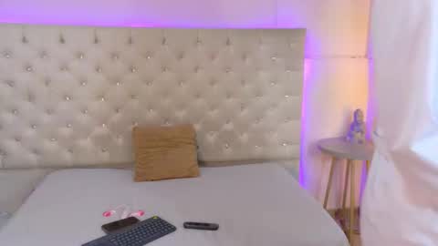 Snapshot of cathmellow_ chatting on 02/04/26, 07:09 CATH online show from 02/04/26, 07:09