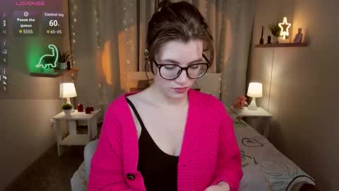 Snapshot of cathybarnes chatting on 11/28/25, 07:00 cathybarnes online show from 11/28/25, 07:00