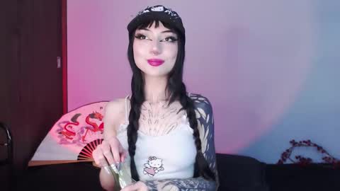 Snapshot of cati_petite chatting on 01/23/25, 05:02 Cati help me reach my goal of 100 thumbs up again 3 online show from 01/23/25, 05:02