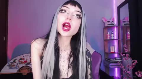 Snapshot of cati_petite chatting on 03/01/25, 10:53 Cati help me reach my goal of 100 thumbs up again 3 online show from 03/01/25, 10:53