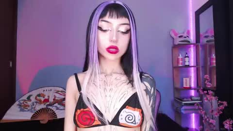 Snapshot of cati_petite chatting on 03/08/25, 12:00 Cati help me reach my goal of 100 thumbs up again 3 online show from 03/08/25, 12:00