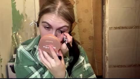 Lola online show from 10/24/25, 09:22