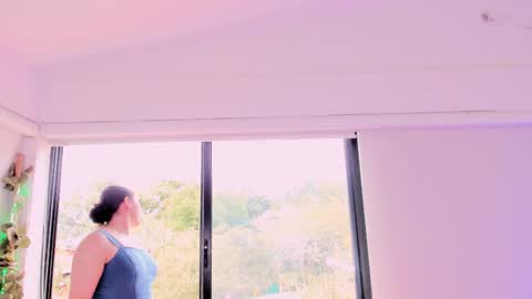 Catleya  online show from 11/19/25, 08:20