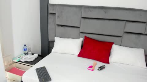 Catleya online show from 12/18/25, 12:11