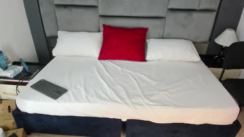 Catleya online show from 12/20/25, 12:12