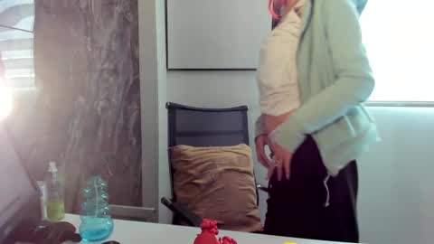 Snapshot of catt_evans1 chatting on 12/01/24, 07:47 CATT EVANS online show from 12/01/24, 07:47