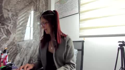 Snapshot of catt_evans1 chatting on 02/24/25, 05:31 CATT EVANS online show from 02/24/25, 05:31