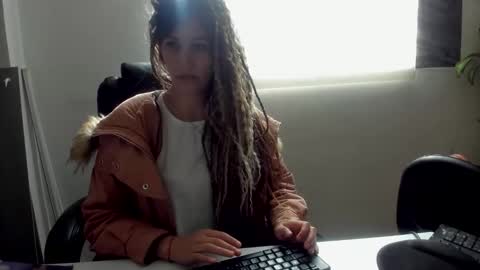 Snapshot of catt_evans1 chatting on 10/12/25, 08:52 CATT EVANS online show from 10/12/25, 08:52