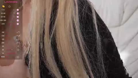 Snapshot of cattch_me chatting on 10/31/25, 09:10 cattch_me online show from 10/31/25, 09:10