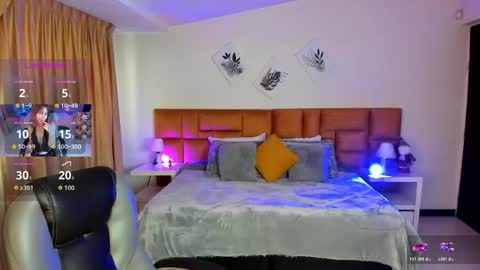 catti_brie_ online show from 11/19/25, 11:43