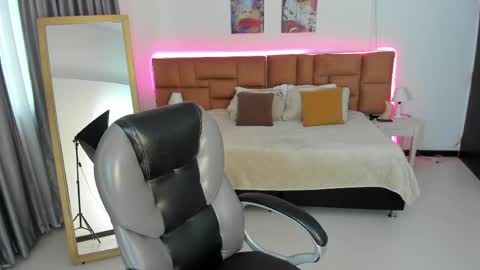 Snapshot of catti_brie_ chatting on 04/26/26, 11:30 catti_brie_ online show from 04/26/26, 11:30