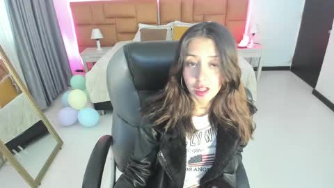 Snapshot of catti_brie_ chatting on 04/28/26, 11:37 catti_brie_ online show from 04/28/26, 11:37