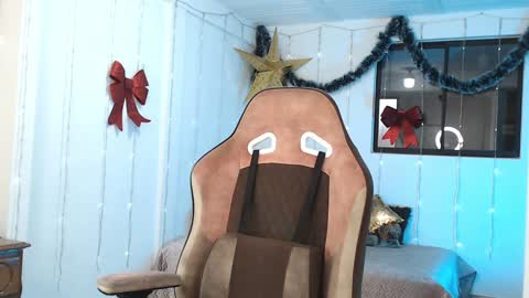 Snapshot of cattleya069 chatting on 12/02/24, 09:50 Cattleya you can tell me Leya too. online show from 12/02/24, 09:50