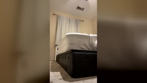 caughtnaked online show from 04/18/26, 12:09