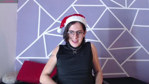 Snapshot of cava_pretty chatting on 12/23/24, 07:38 cava_pretty online show from 12/23/24, 07:38
