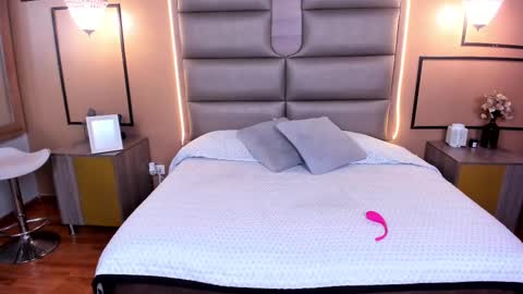 Snapshot of caylincollins chatting on 02/07/25, 07:49 caylincollins online show from 02/07/25, 07:49