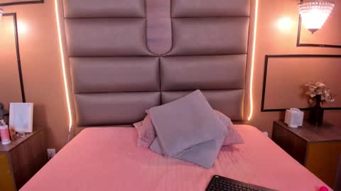 Snapshot of caylincollins chatting on 02/27/25, 06:18 caylincollins online show from 02/27/25, 06:18