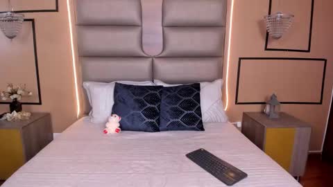 Snapshot of caylincollins chatting on 09/30/25, 03:33 caylincollins online show from 09/30/25, 03:33