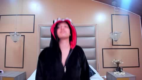 Snapshot of caylincollins chatting on 10/19/25, 08:48 caylincollins online show from 10/19/25, 08:48