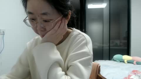 Snapshot of cbz112233 chatting on 12/19/24, 02:02 ANNYANNY online show from 12/19/24, 02:02