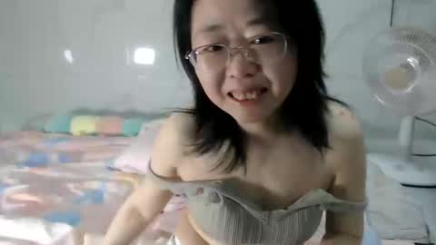 Snapshot of cbz112233 chatting on 01/01/25, 04:39 ANNYANNY online show from 01/01/25, 04:39