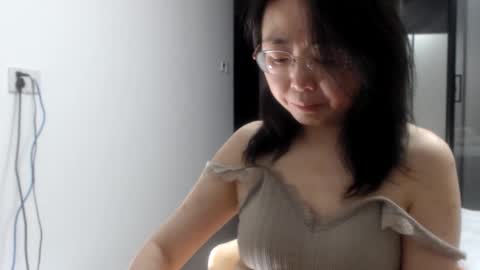 Snapshot of cbz112233 chatting on 02/27/25, 02:54 ANNYANNY online show from 02/27/25, 02:54