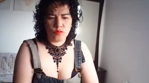 Snapshot of ccharlot chatting on 04/16/26, 01:45 ccharlot online show from 04/16/26, 01:45
