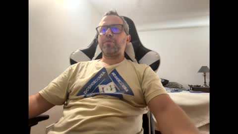 Snapshot of ccmhp1 chatting on 10/20/25, 06:08 Tomys online show from 10/20/25, 06:08