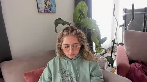 Snapshot of ccuteass chatting on 12/01/24, 07:36 ccuteass online show from 12/01/24, 07:36