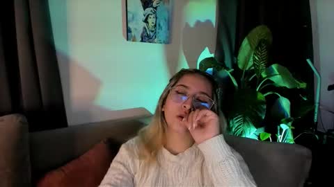 Snapshot of ccuteass chatting on 12/09/24, 10:09 ccuteass online show from 12/09/24, 10:09