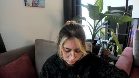 Snapshot of ccuteass chatting on 01/20/25, 01:00 ccuteass online show from 01/20/25, 01:00