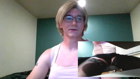 Snapshot of cdirish chatting on 11/30/25, 03:21 cdirish online show from 11/30/25, 03:21