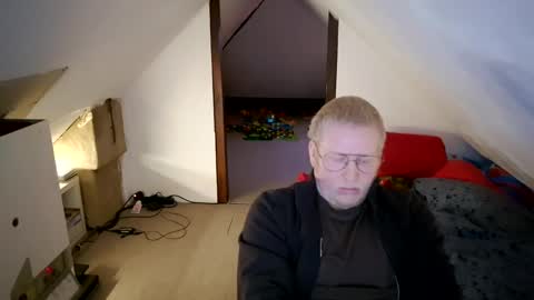 Snapshot of cebas chatting on 02/17/25, 12:16 cebas online show from 02/17/25, 12:16