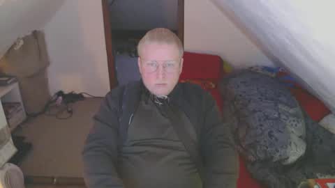 Snapshot of cebas chatting on 02/19/25, 10:45 cebas online show from 02/19/25, 10:45