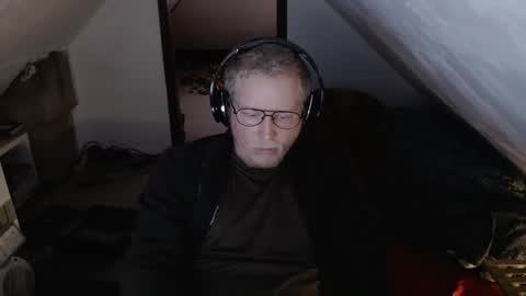 Snapshot of cebas chatting on 02/25/25, 12:03 cebas online show from 02/25/25, 12:03