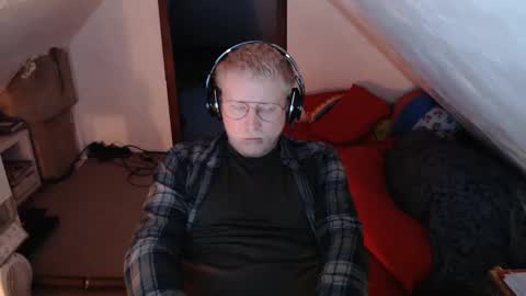 Snapshot of cebas chatting on 03/06/25, 08:52 cebas online show from 03/06/25, 08:52