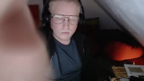 Snapshot of cebas chatting on 11/06/25, 09:10 cebas online show from 11/06/25, 09:10