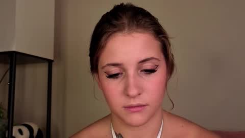 Lina  online show from 12/17/25, 07:09