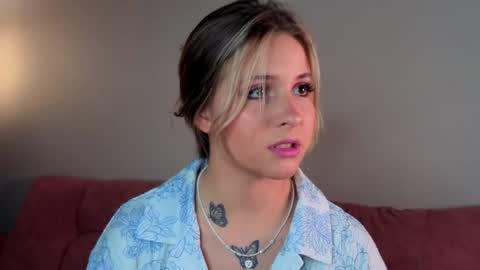 Lina  online show from 04/23/26, 07:05