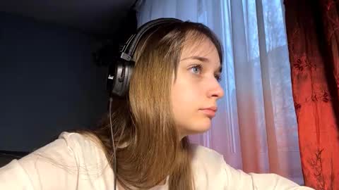 Lily online show from 12/04/25, 12:03