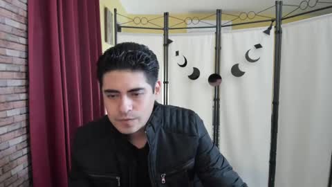 Snapshot of cedric_moon chatting on 01/21/25, 02:11 Cedric Moon online show from 01/21/25, 02:11