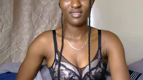 Snapshot of cee_queen chatting on 06/18/26, 09:47 cee_queen online show from 06/18/26, 09:47