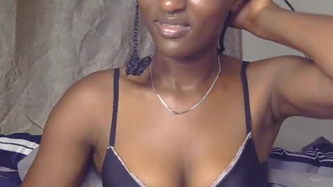 Snapshot of cee_queen chatting on 06/21/26, 12:46 cee_queen online show from 06/21/26, 12:46