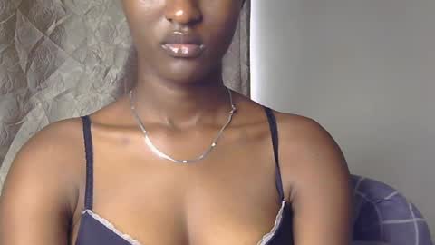 Snapshot of cee_queen chatting on 06/21/26, 02:30 cee_queen online show from 06/21/26, 02:30